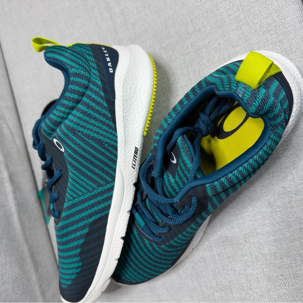 NWT - Oakley EVZERO Teal & Navy Blue Striped Athletic Sneakers M9.5 - Picture 6 of 12
